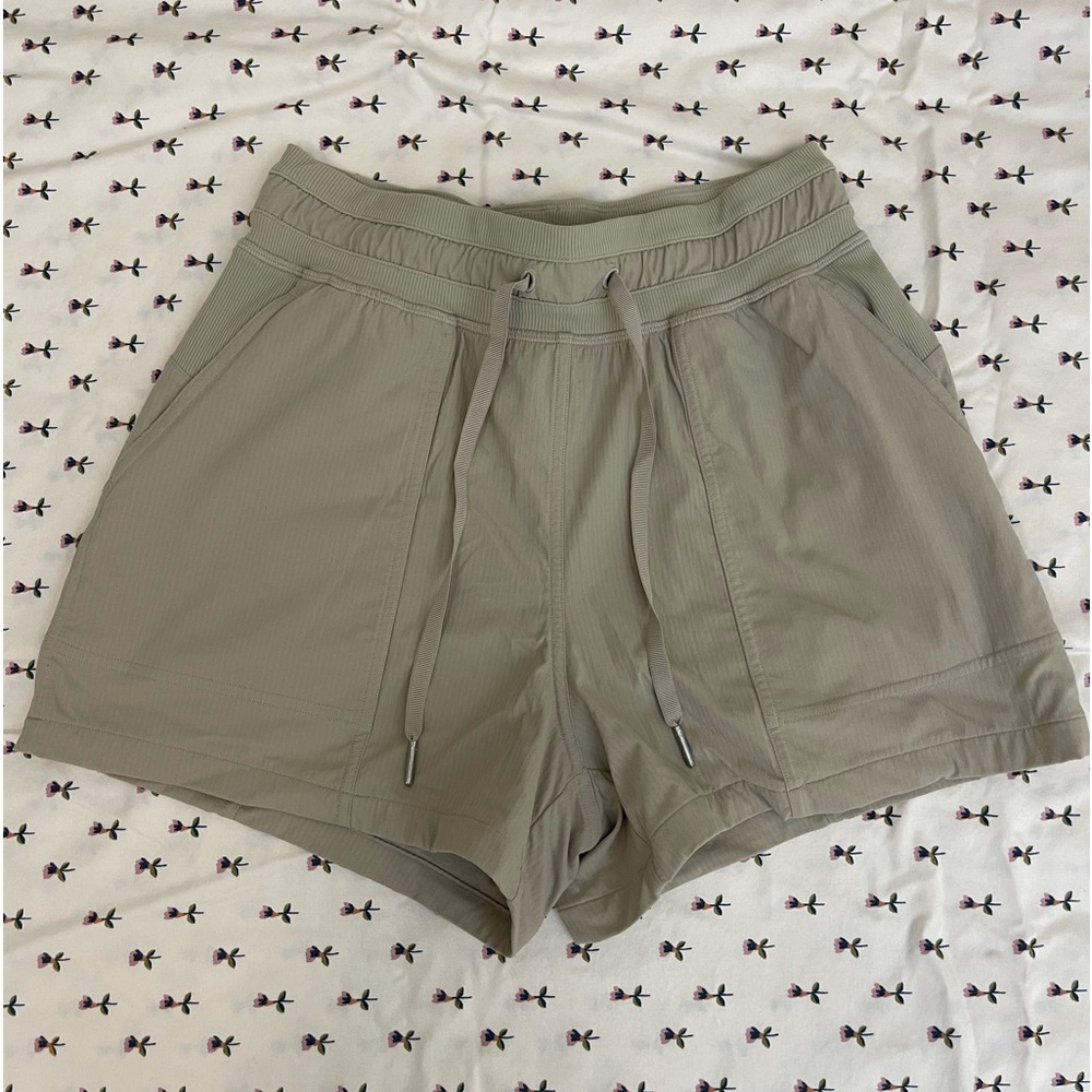 Lululemon Dance Studio High-Rise Shorts 3.5”